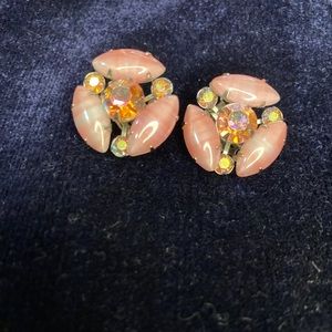 Vintage Weiss pink cabochon stones and facet stones clip on earrings
